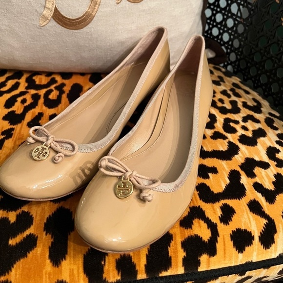 TORY BURCH Chelsea Charm Patent Leather Pump Block Heel Nude Size 10.5 NEW! - Picture 5 of 16